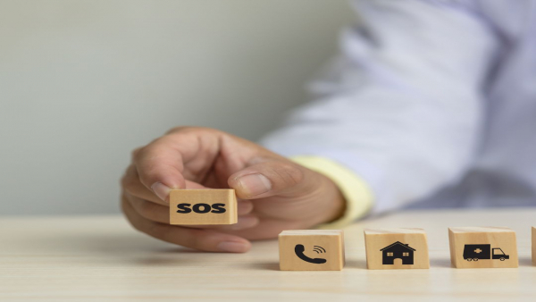 見過ごさないで！介護職が抱える「心と体の不調」のサイン